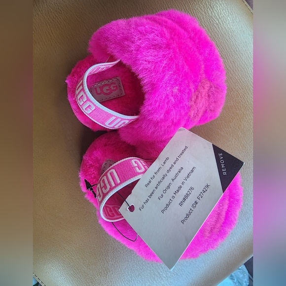 UGG - Picture 2 of 4